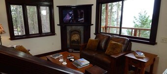  Tilpasset hytte, luftkond., Peis, utsikt, privat dekk, sentralt til par