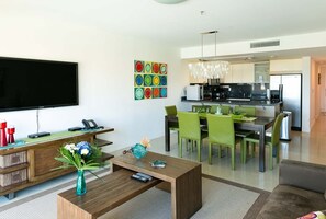 Fernseher, Tischfußball