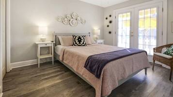 2 slaapkamers, een kluis op de kamer, een bureau