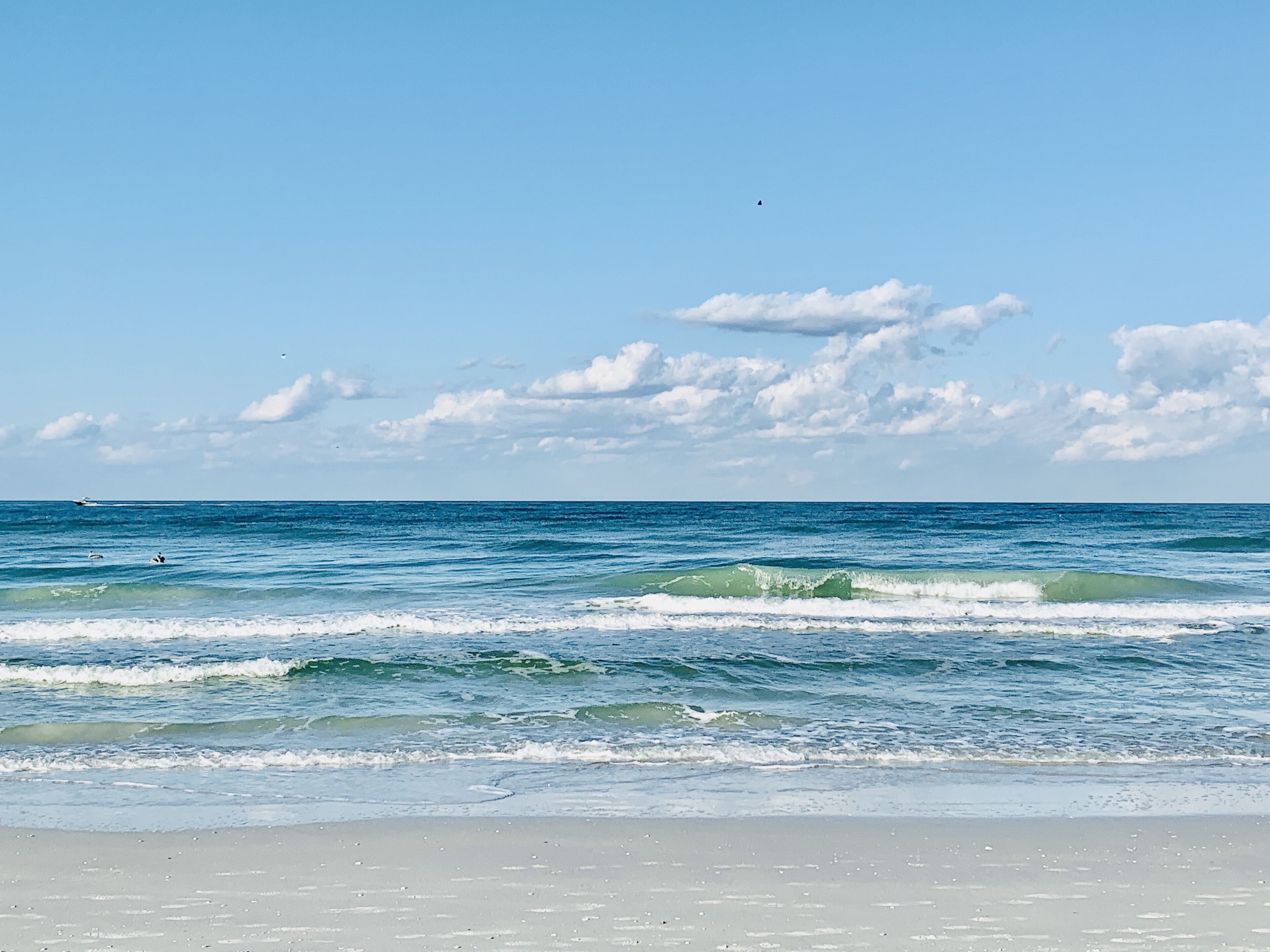 Beach nearby, sun loungers, beach towels