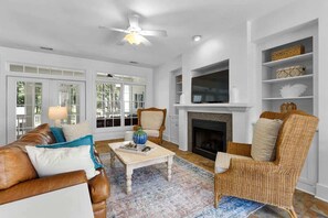 Fladskærms-tv, pejs