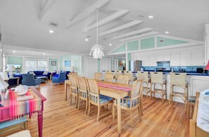 Dining - Beach Front Folly Beach 6 Bedroom 7 Bathroom Sleeps 14 (Folly Beach)