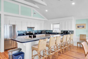 Fridge, microwave, oven, stovetop - Beach Front Folly Beach 6 Bedroom 7 Bathroom Sleeps 14 (Folly Beach)