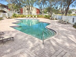 حمّام سباحة خارجي