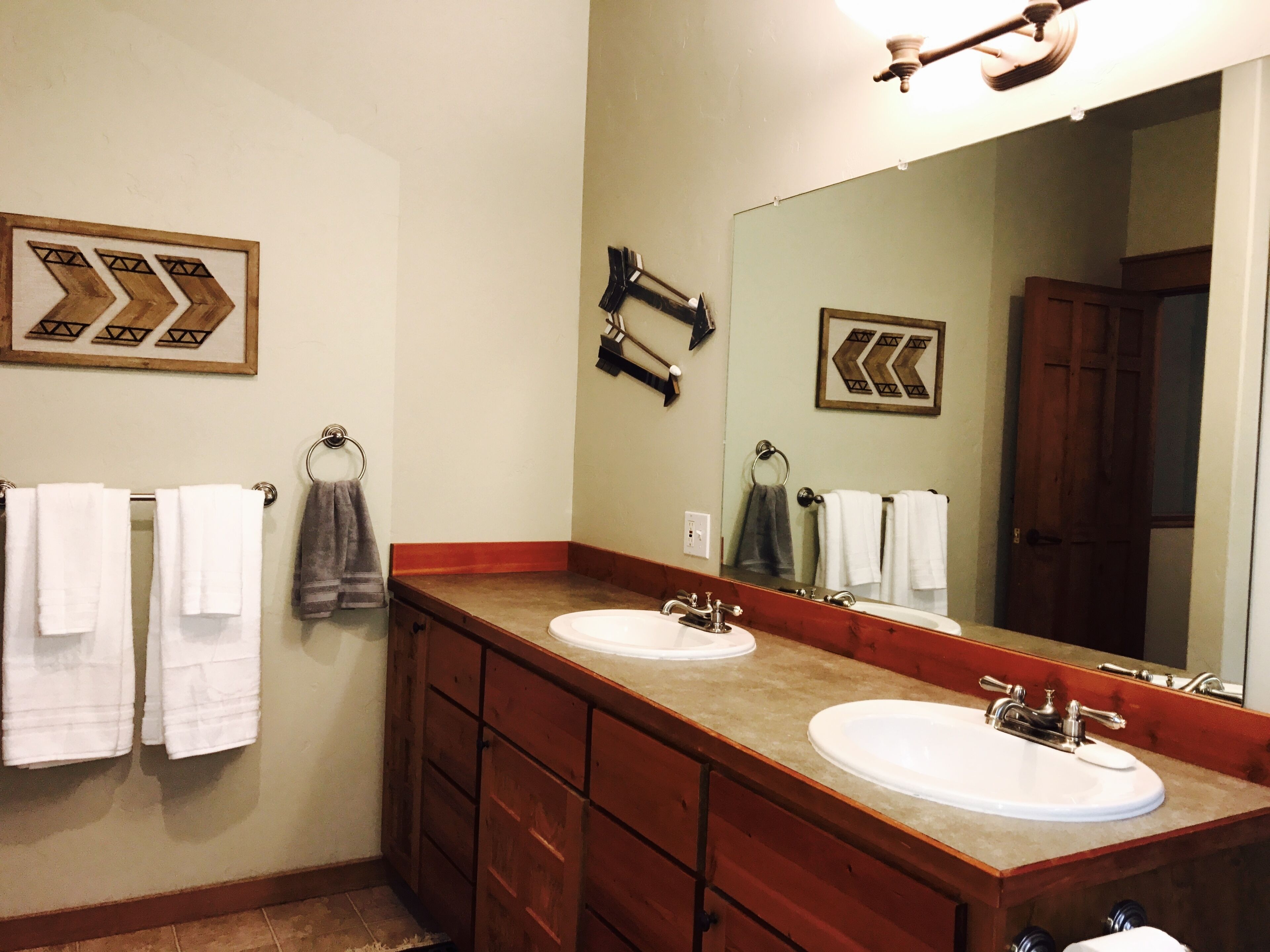 Pristine Waterfront Lake Home near Glacier National Park and Flathead Lake.