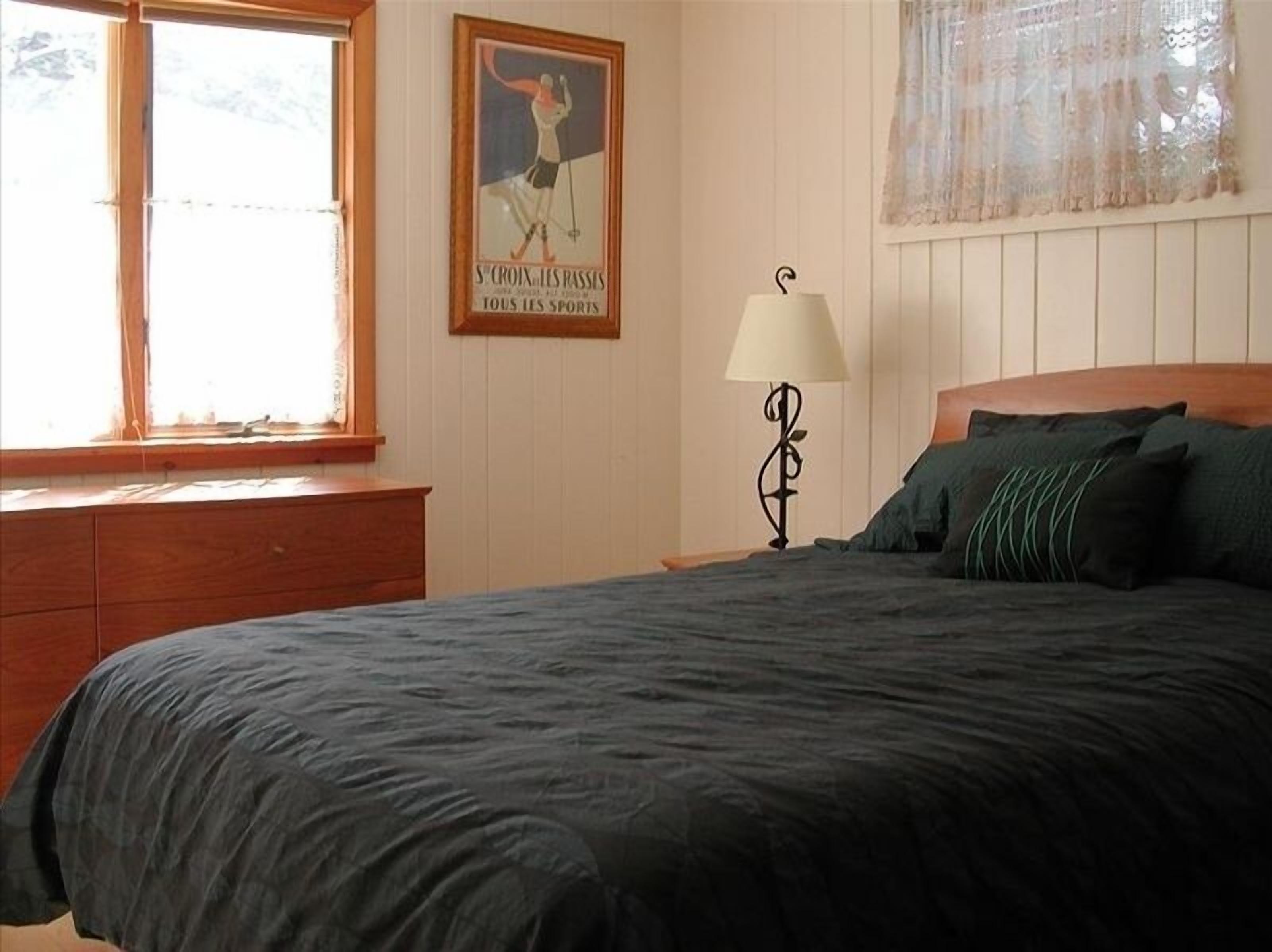 Bedroom 2 - Queen-sized bed