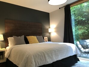 3 chambres, bureau, fer et planche à repasser, lit parapluie