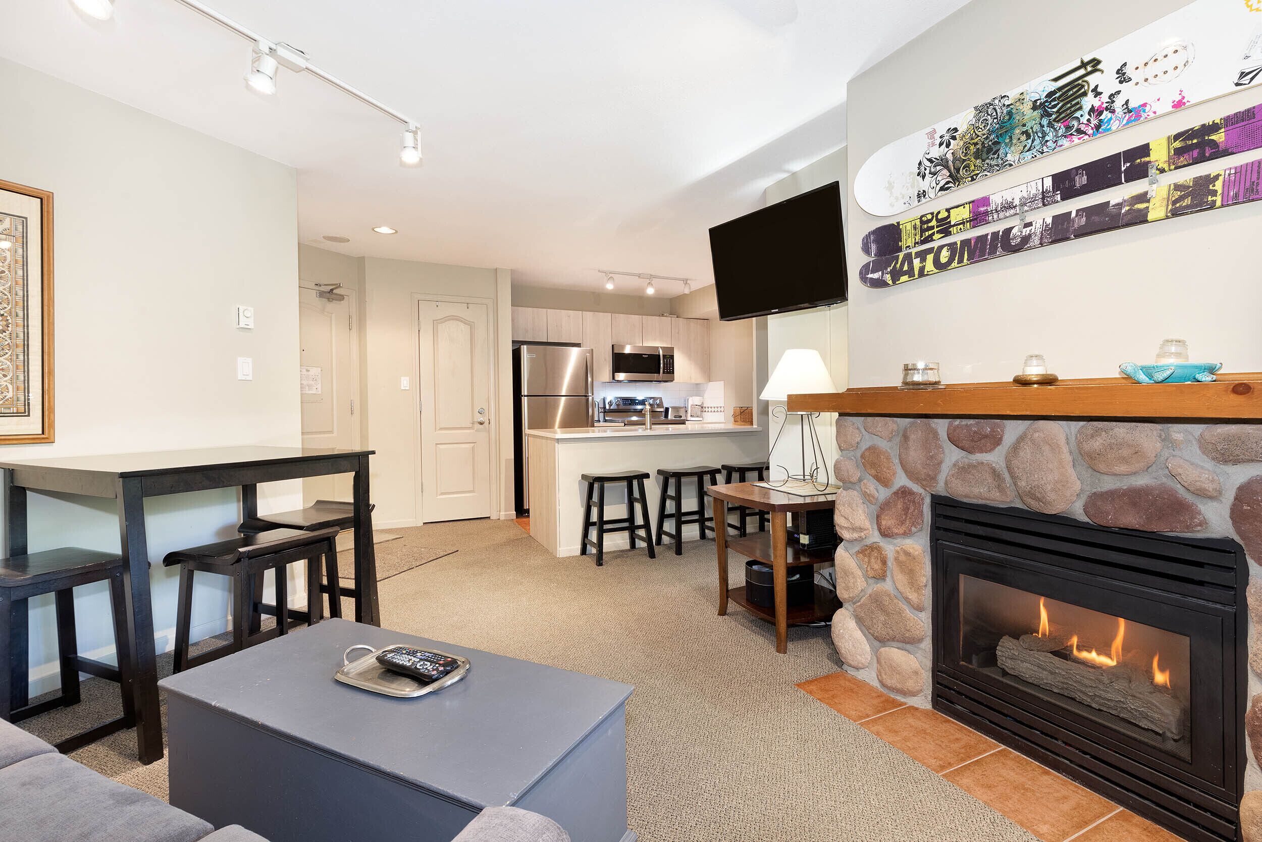 Peaceful & Quiet Central Village Suite Walk to Lifts Free Wifi