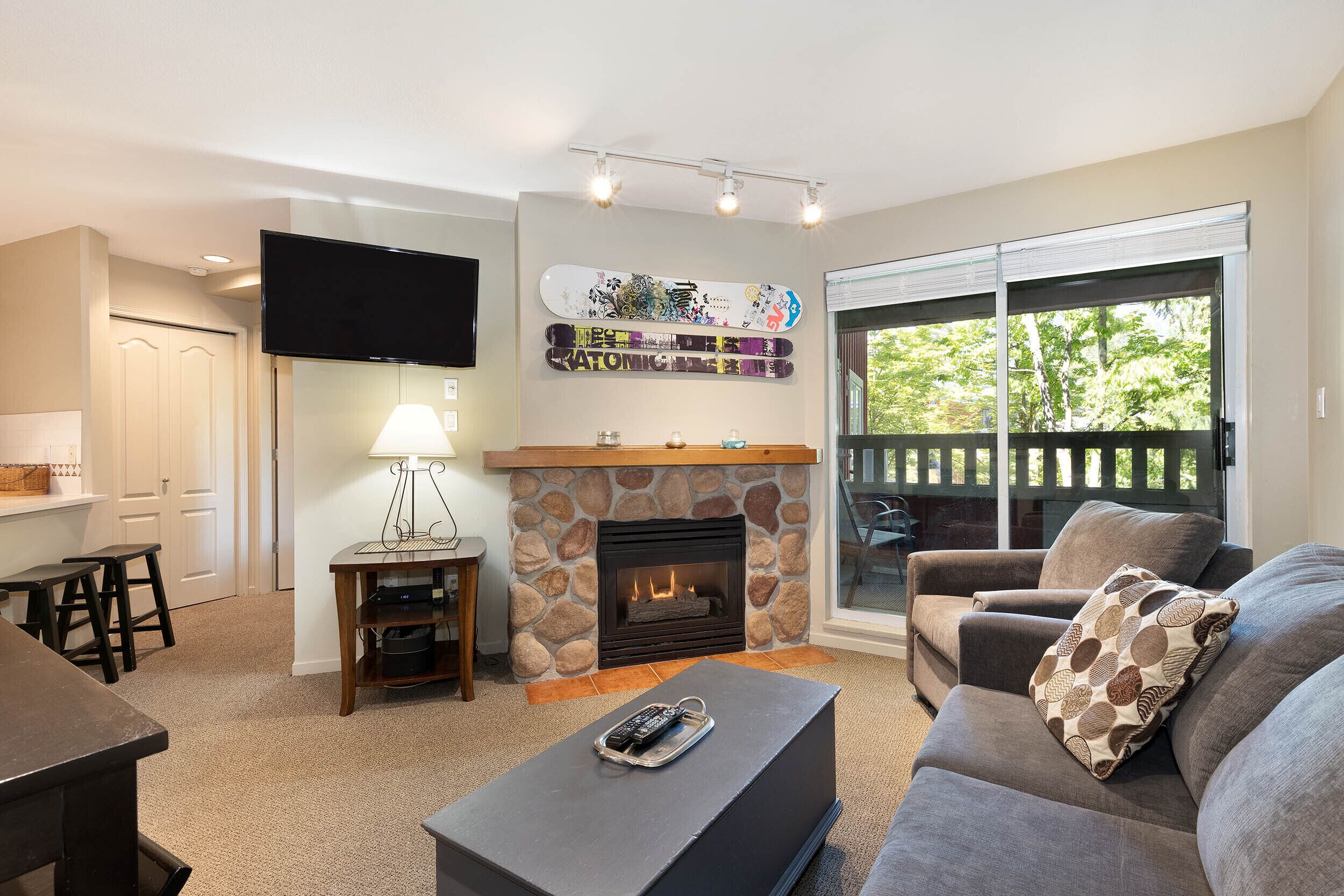 Peaceful & Quiet Central Village Suite Walk to Lifts Free Wifi