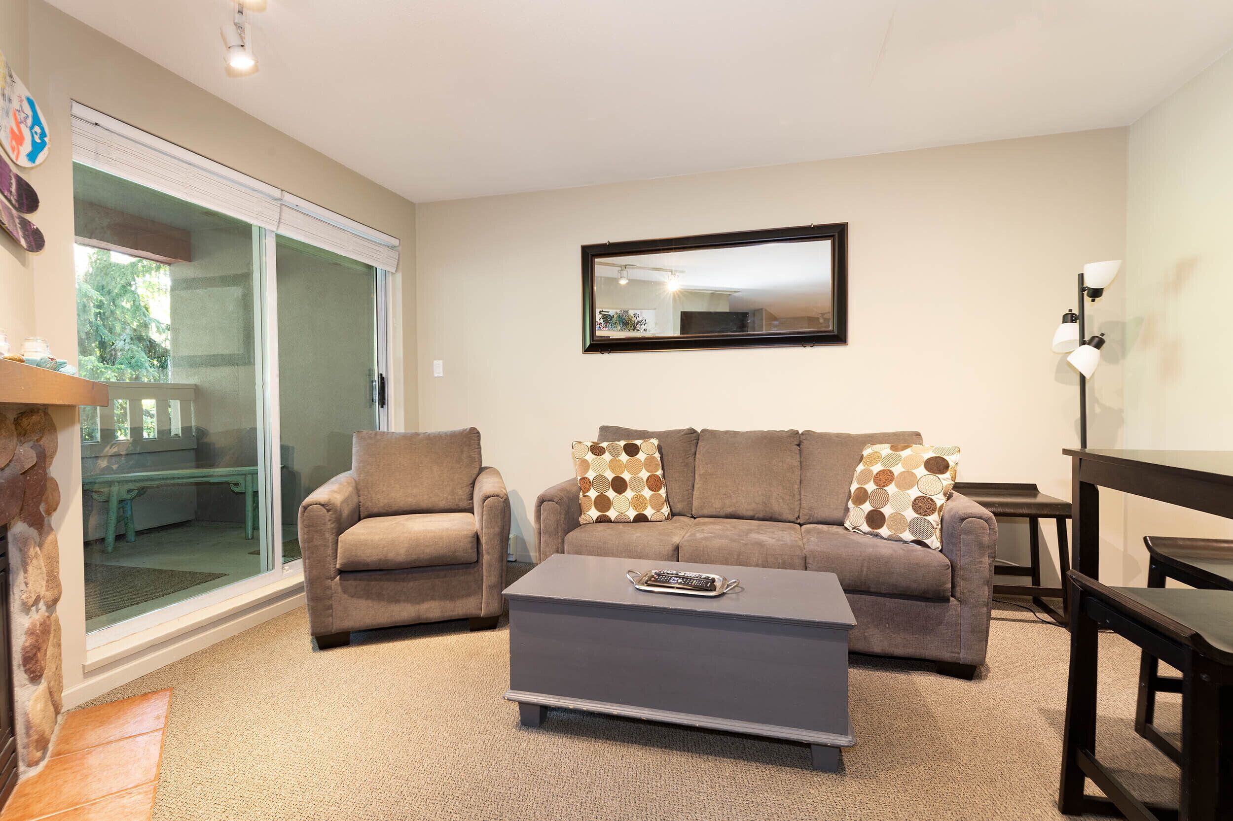 Peaceful & Quiet Central Village Suite Walk to Lifts Free Wifi