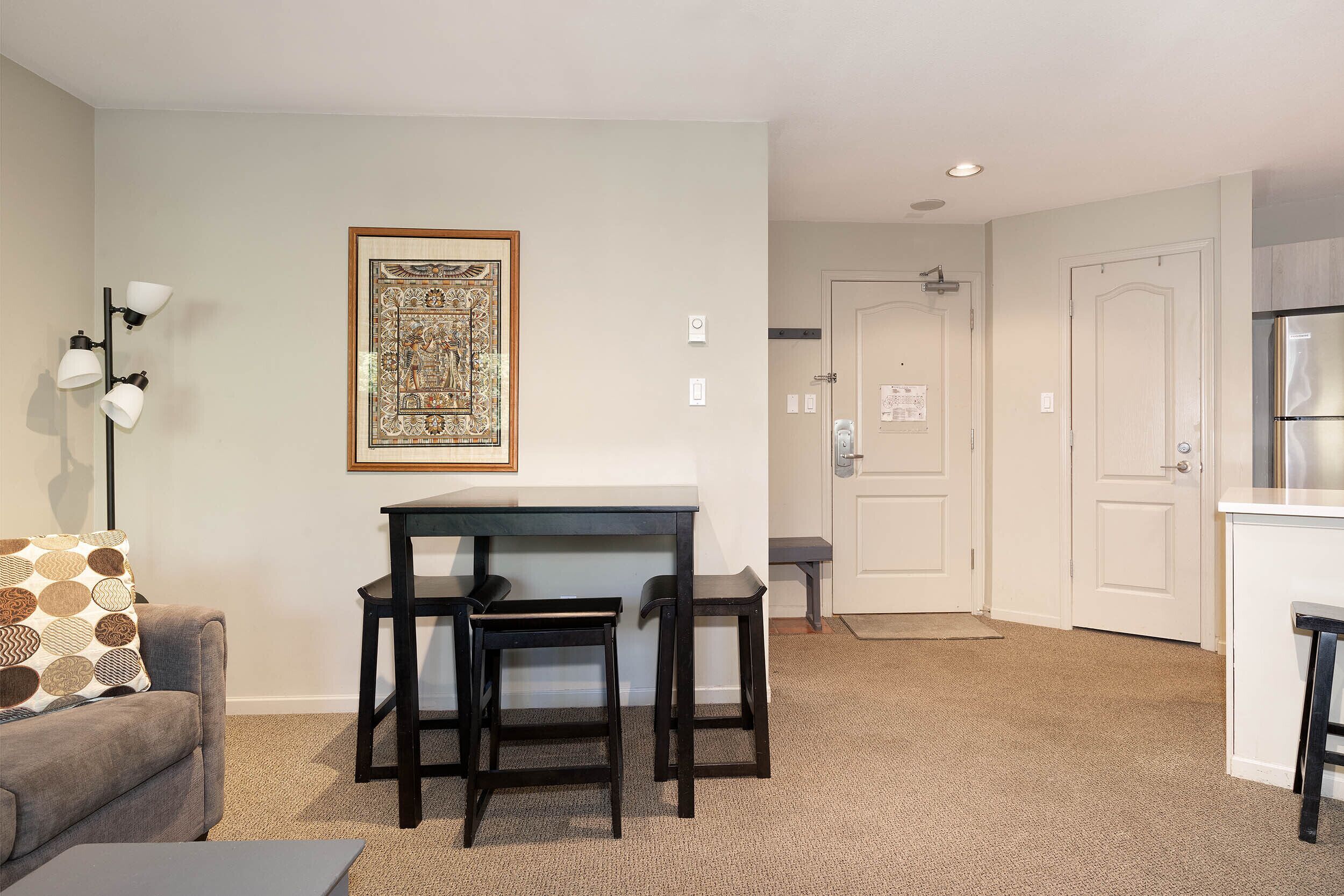 Peaceful & Quiet Central Village Suite Walk to Lifts Free Wifi