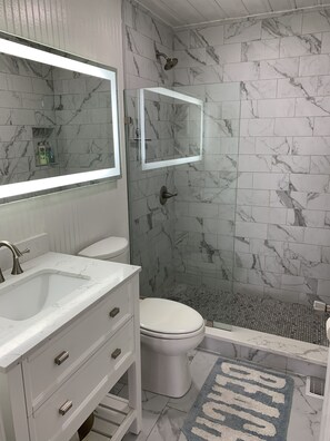 Combined shower/bathtub, hair dryer, towels - Right on the beach, wonderful views of the ocean, great house! (Oak Island)