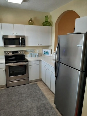 Fridge, microwave, oven, stovetop - Beautiful condo in Barefoot Landing, North Myrtle Beach June discount! (North Myrtle Beach)