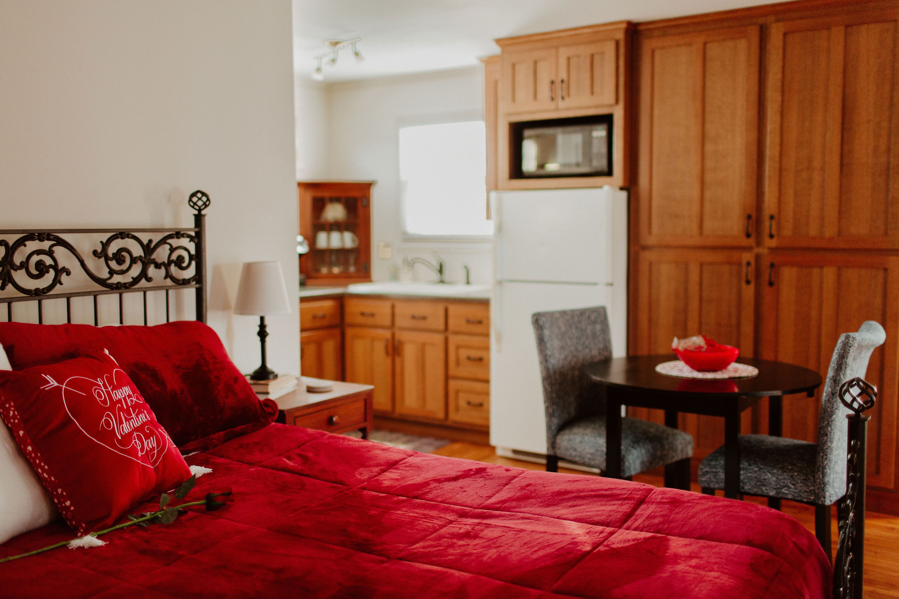 Approx. 15 min. to Mid-Ohio Races & OSR Shawshank! King studio Apt. w/kitchen.