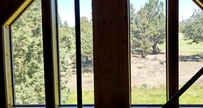 Brand New-pelata puiden joukossa, yksityinen poreallas