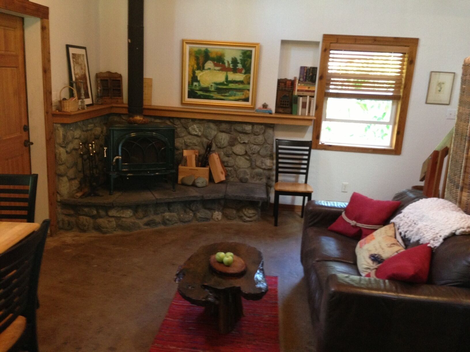 The Chetco River Inn Cottage-PRIVATE River Frontage, 36 acres-Relax, Swim, Fish