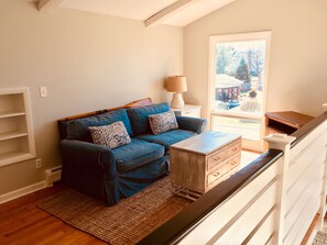 Smart-TV, Kamin, Bücher