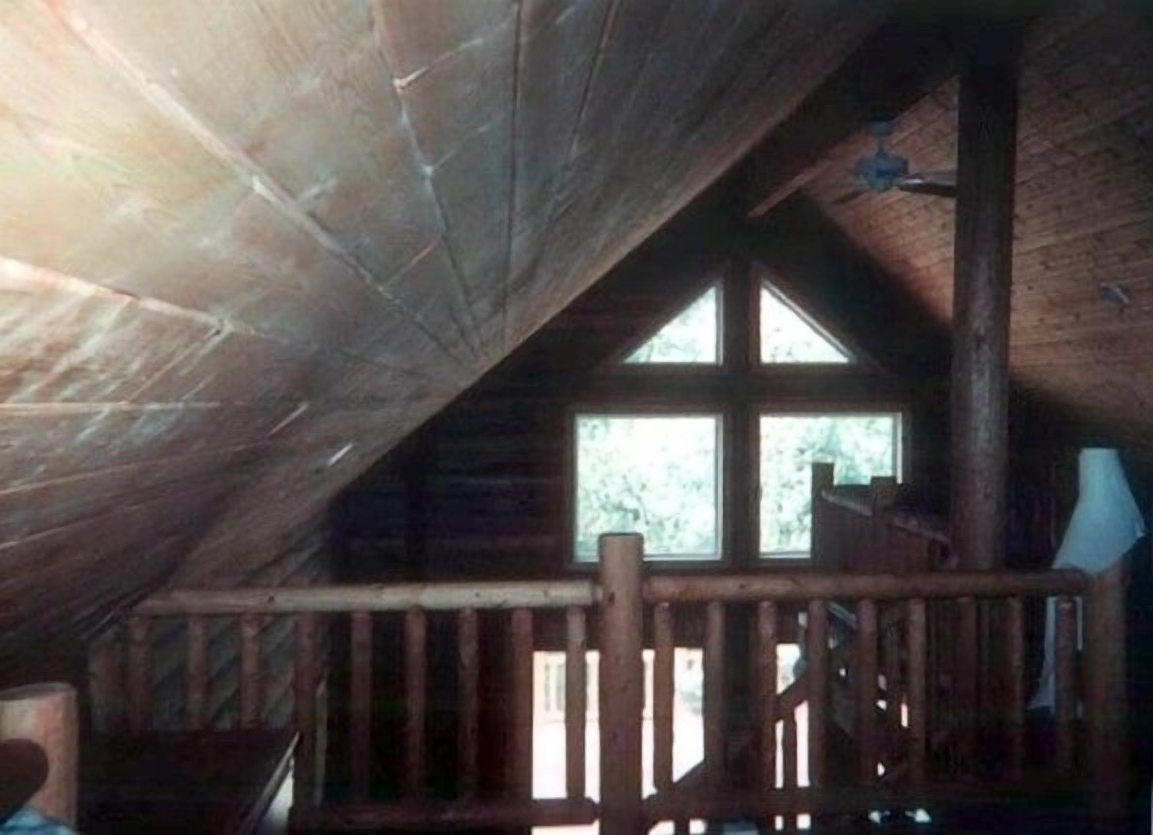 Secluded Lakefront Log Cabin - Fishing &amp; Wildlife Paradise!