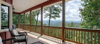 Red Rooster Retreat,Hot Tub+game area+firepit & LRG deck w/amazing Mountain View