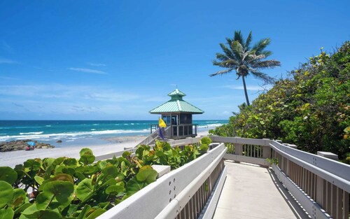 Boca Oasis: Heated Pool, Sleeps 12, 10 mins 2 beach, Fast 3.5 block walk to Shul