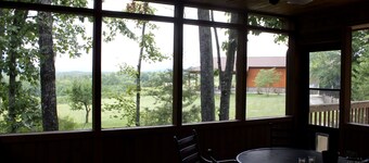 Dog Friendly Vacation House / Cabin at a Winery & Vineyard !