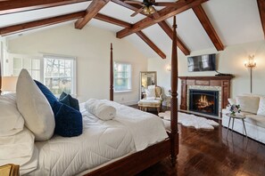 4 bedrooms, desk, iron/ironing board, free WiFi - Your Perfect NJ Shore Getaway, Short Distance From Spring Lake Beach  (Spring Lake)