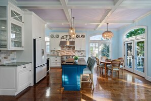 Fridge, microwave, oven, stovetop - Your Perfect NJ Shore Getaway, Short Distance From Spring Lake Beach  (Spring Lake)