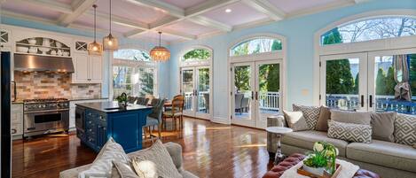 Smart TV, fireplace, video library, printers