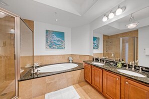 Combined shower/bathtub, jetted bath, hair dryer, towels