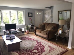 Smart TV, video games, DVD player, books - "Moss Mountain Cottage" Clean, Private, Central MDI - 2025 updated kitchen (Bar Harbor)