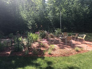 Terrace/patio - "Moss Mountain Cottage" Clean, Private, Central MDI - 2025 updated kitchen (Bar Harbor)