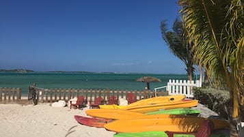 Accommodatie ligt op het strand, strandlakens