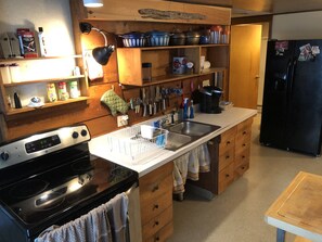 冰箱、微波炉、烤箱、炉灶