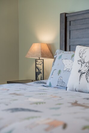 5 bedrooms, iron/ironing board, travel crib, free WiFi