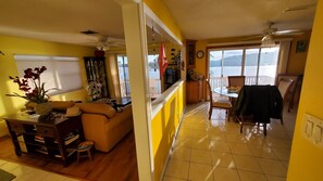 Smart TV - Great place to see the dolphins!  And less than half a mile from Turtle Beach (Sarasota)