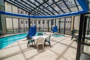 Piscine couverte, piscine extérieure