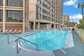 Piscine couverte, piscine extérieure