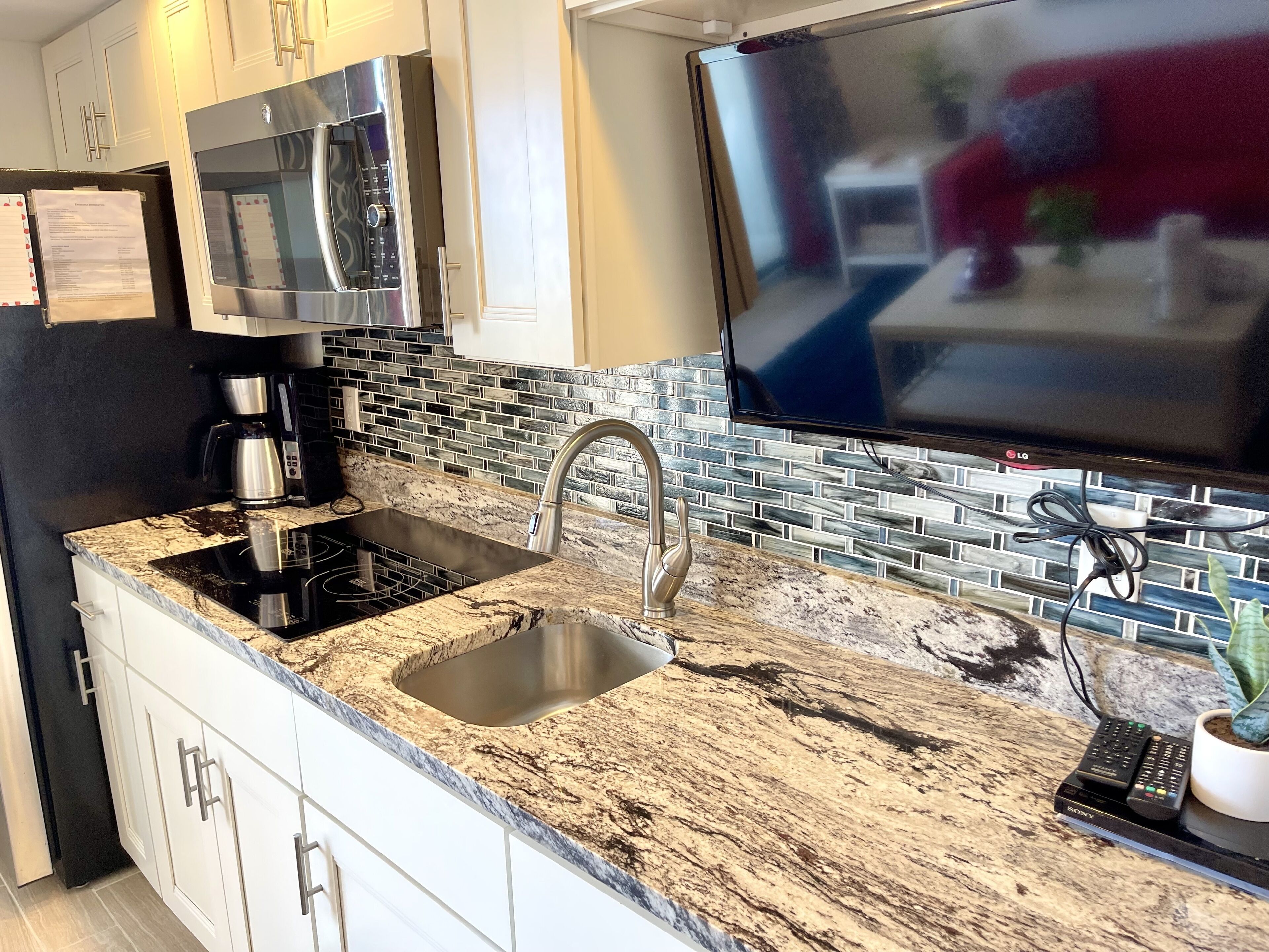 Beach Cove Resort- Clean oceanfront condo with stunning views!