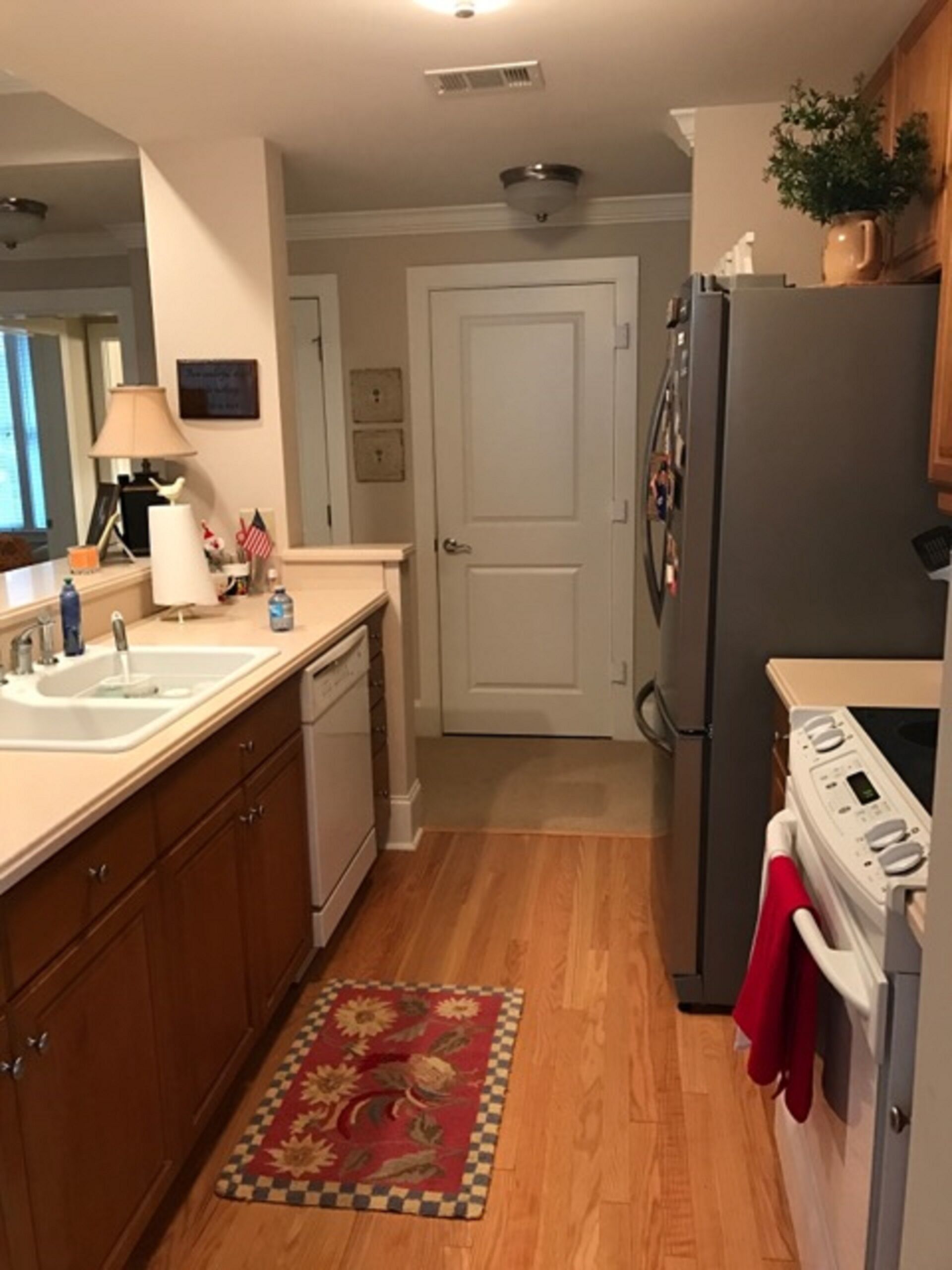 Two Bedroom Condo Minutes from the Ritz Carlton.