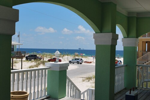 Oh the views, hear the surf Great location all year long