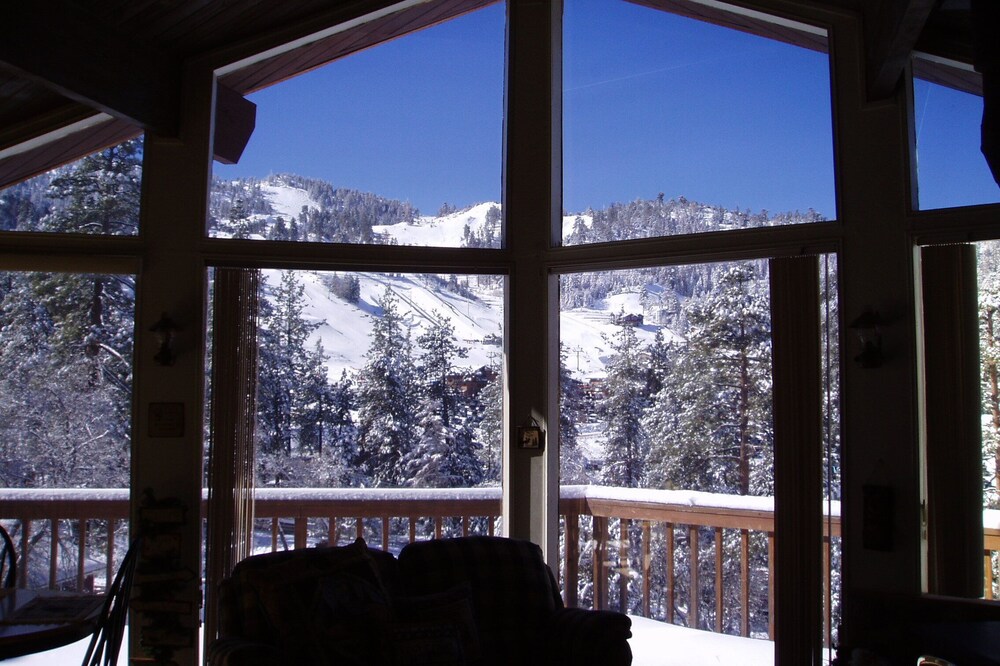 Million Dollar View Of The Ski Slopes!!!