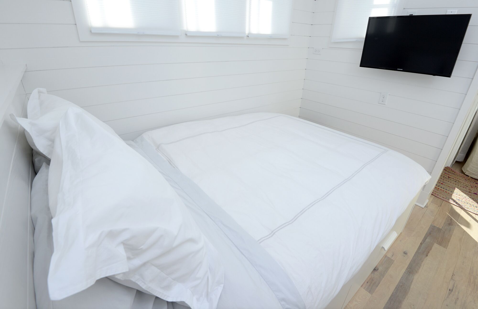 Beautiful High End 1 Bed / 1 Bath Carriage House