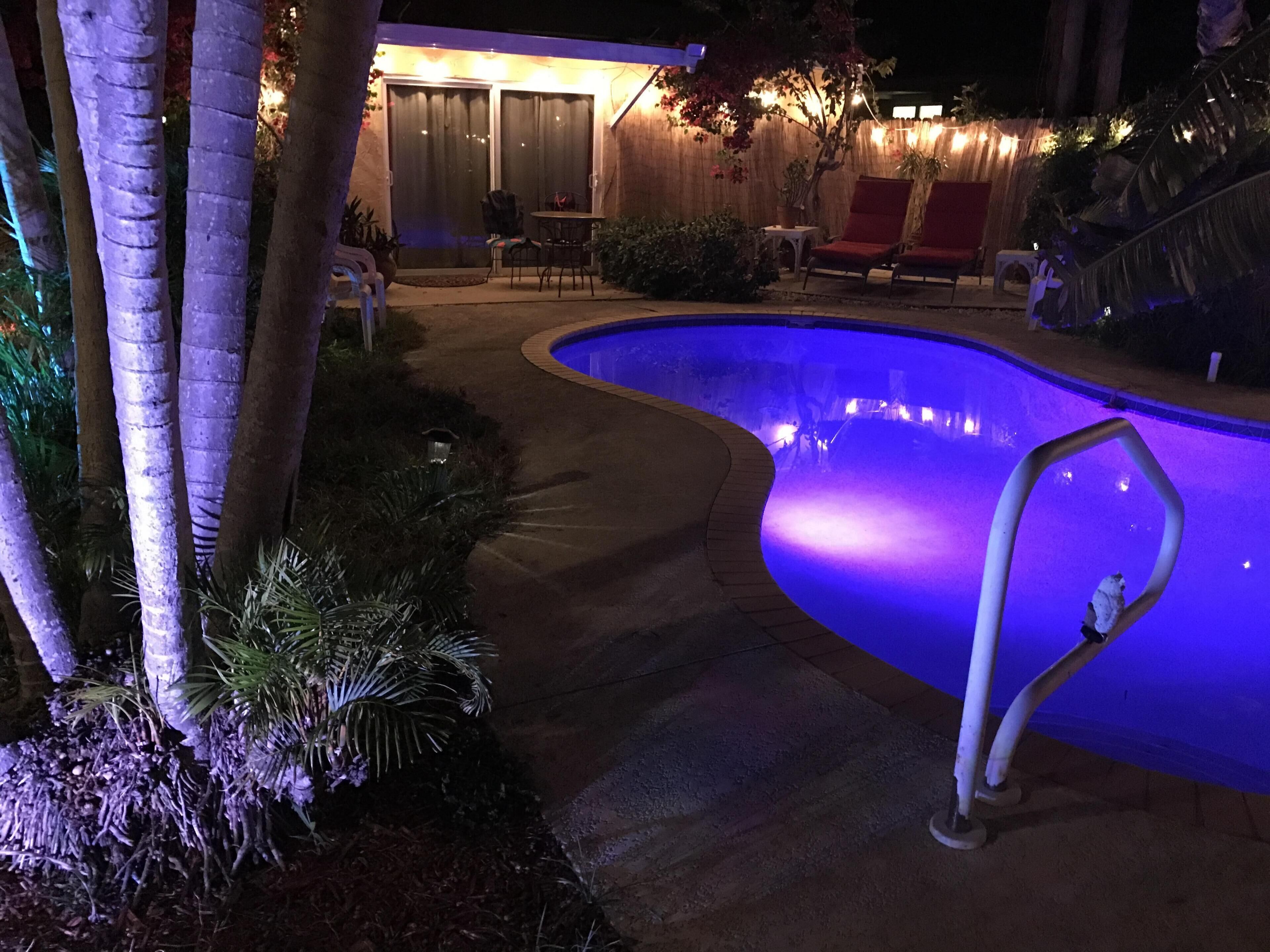 Private  2+1 -Room Pool  House  - walk to waterfront !  Heated salt water pool.