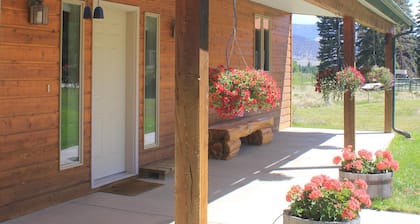 Hidden River Lodge, Beautiful And Spacious River Front Home, Sleeps 15