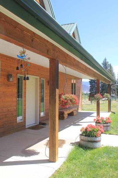 Hidden River Lodge, Beautiful And Spacious River Front Home, Sleeps 15
