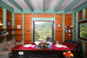 تلفزيون ذكي، مشغل دي في دي، كُتُب، مكتبة موسيقى