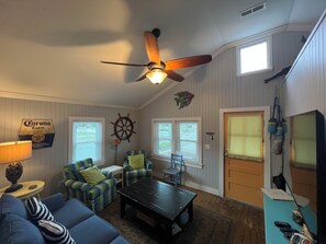 Smart TV, DVD player, books, video library - The Surf Shack,Charming historic cottage, steps to the beach, Nags Head MP 11 (Nags Head)