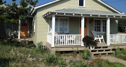 The Surf Shack,Charming historic cottage, steps to the beach, Nags Head MP 11