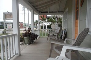 Property grounds - The Surf Shack,Charming historic cottage, steps to the beach, Nags Head MP 11 (Nags Head)