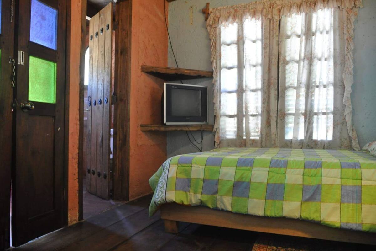 Escrivaninha, Wi-Fi de cortesia, roupa de cama